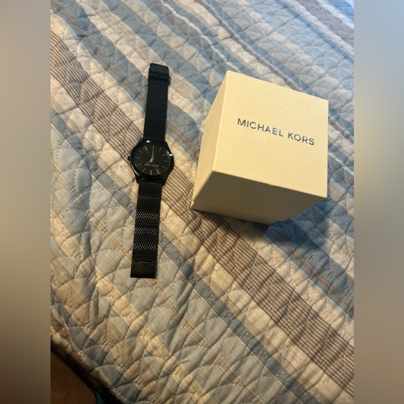 Michael Kors Watch - Picture 3 of 4